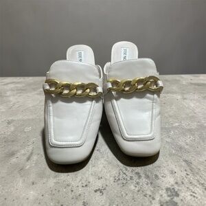Steve Madden Genevieve Mules Women’s White Slip‑On Gold Chain 1